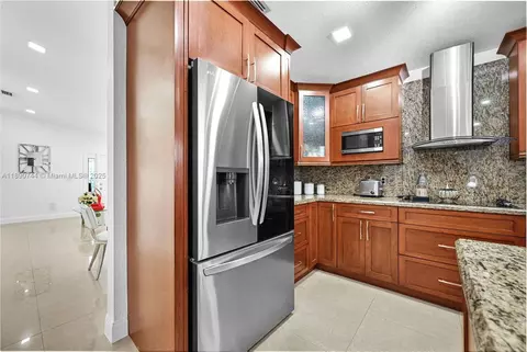 3135 W 72nd Ter, Hialeah, FL 33018 photo 15