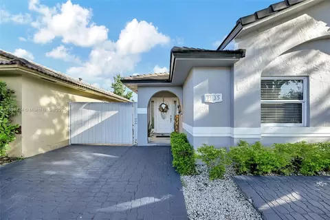 3135 W 72nd Ter, Hialeah, FL 33018 photo 5