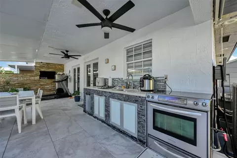 3135 W 72nd Ter, Hialeah, FL 33018 photo 40