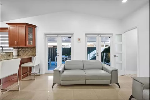 3135 W 72nd Ter, Hialeah, FL 33018 photo 21