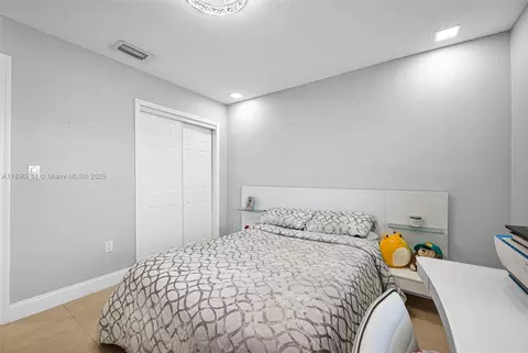3135 W 72nd Ter, Hialeah, FL 33018 photo 38
