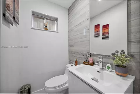 3135 W 72nd Ter, Hialeah, FL 33018 photo 22