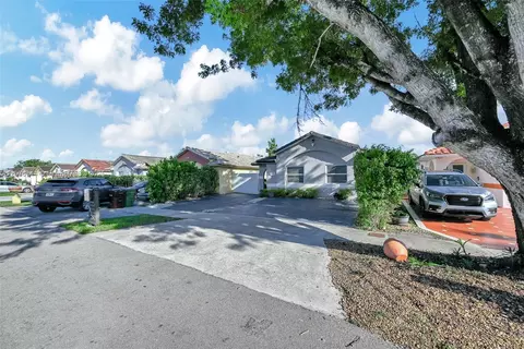 3135 W 72nd Ter, Hialeah, FL 33018 photo 4