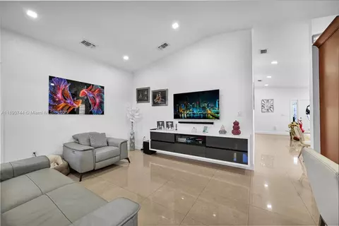 3135 W 72nd Ter, Hialeah, FL 33018 photo 20