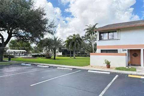 4231 SW 70th Ter, Davie, FL 33314