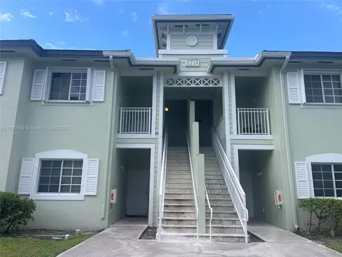 2731 NE 3rd Dr #203, Homestead, FL 33033