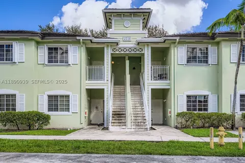2731 NE 3rd Dr #203, Homestead, FL 33033