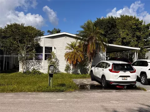 909 SW 131 Way, Davie, FL 33325