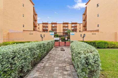 1800 W 54th St #109, Hialeah, FL 33012