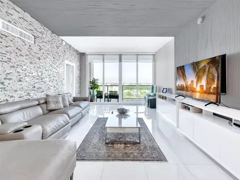 100 Bayview Dr #PH01, Sunny Isles Beach, FL 33160