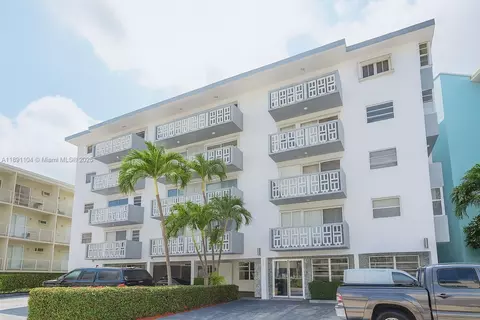 1662 Lincoln Ct #402, Miami Beach, FL 33139