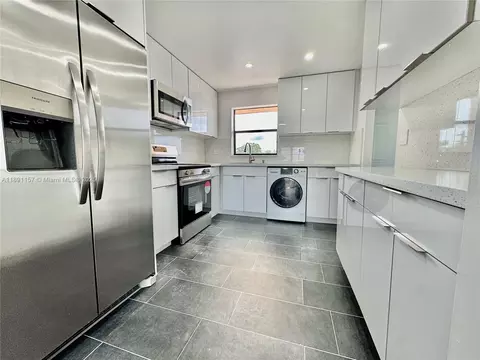 10467 Sunrise Lakes Blvd #410, Sunrise, FL 33322