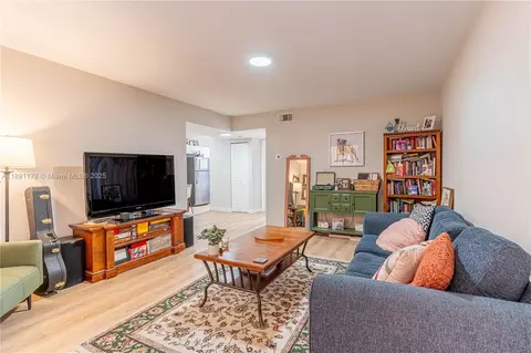 2921 SW 10th St #26, Miami, FL 33135