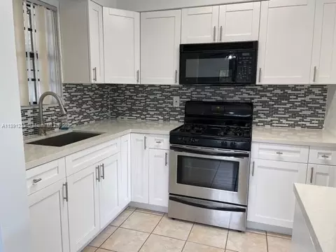 Kitchen - 3831 W 4th Ct, Hialeah, FL 33012 photo 2 of 3