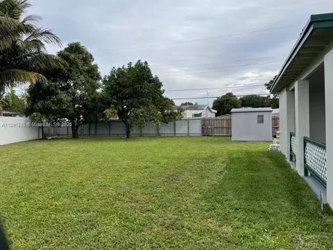 Exterior - 3831 W 4th Ct, Hialeah, FL 33012 photo 2 of 2