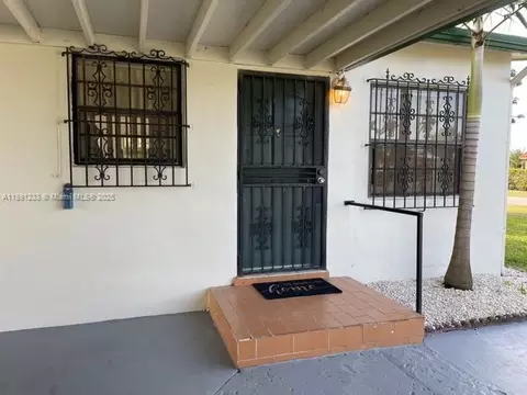 Exterior - 3831 W 4th Ct, Hialeah, FL 33012 photo 1 of 2