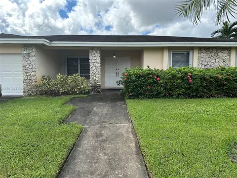 16628 Golfview Dr, Weston, FL 33326