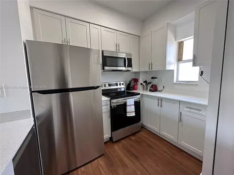 1638 SW 3rd St #303, Miami, FL 33135