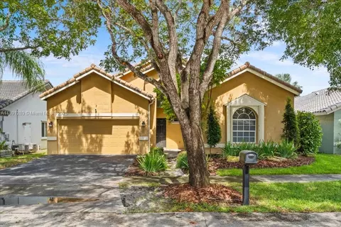 11575 S Quayside Dr, Hollywood, FL 33026