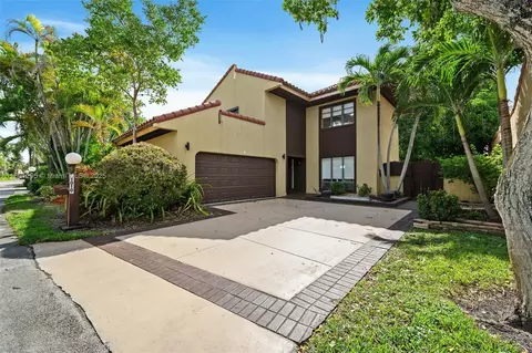 1010 NE 204th Ter, Miami, FL 33179