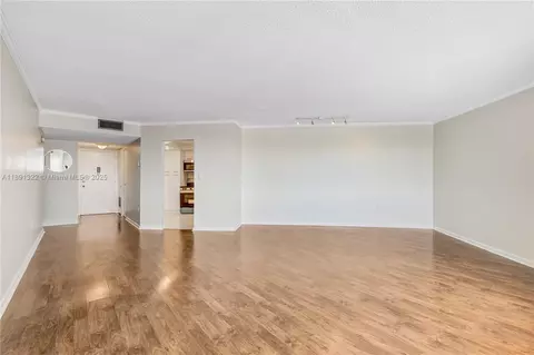 2750 NE 183rd St #607, Aventura, FL 33160