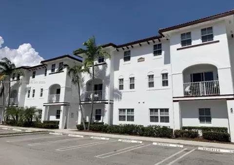 8760 NW 97th Ave #212, Doral, FL 33178