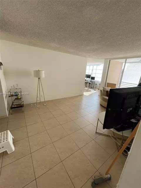 9460 Live Oak Pl #309, Davie, FL 33324