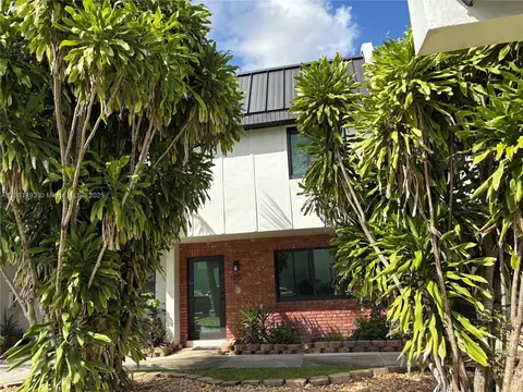 5555 Ludlam Rd #25, Miami, FL 33155