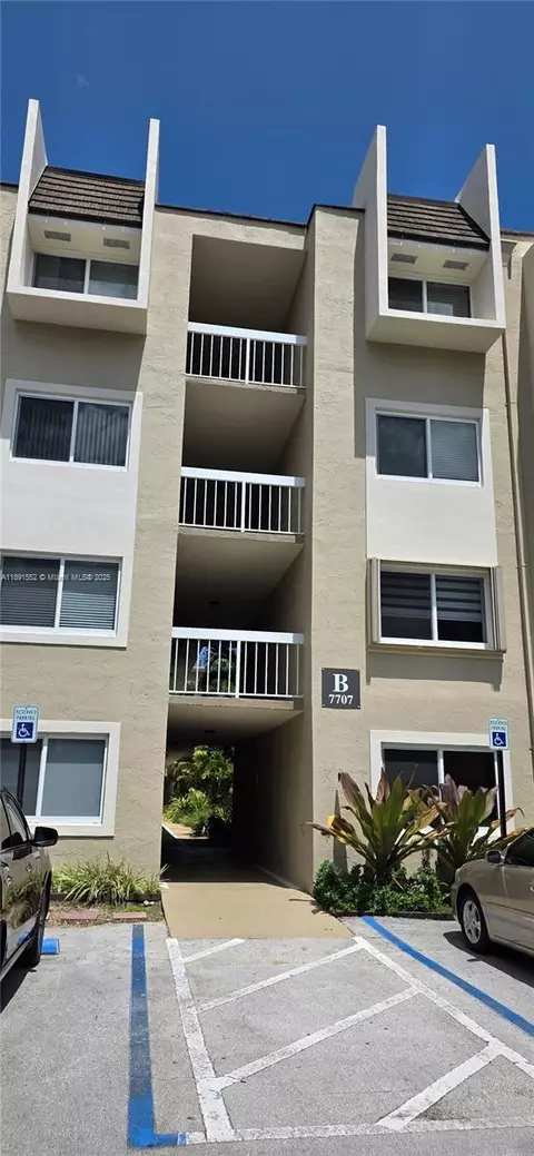 7707 Camino Real #B411, Miami, FL 33143