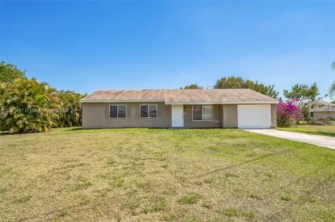 301 SE Whitmore Dr, Port Saint Lucie, FL 34984