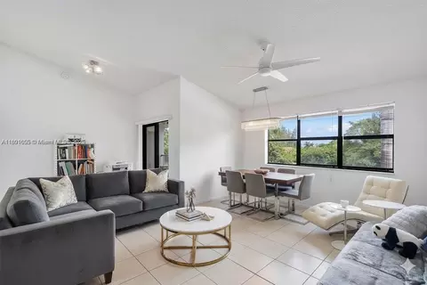 610 S Park Rd #35-1, Hollywood, FL 33021