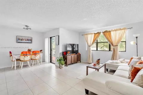 510 S Park Rd #25-10, Hollywood, FL 33021