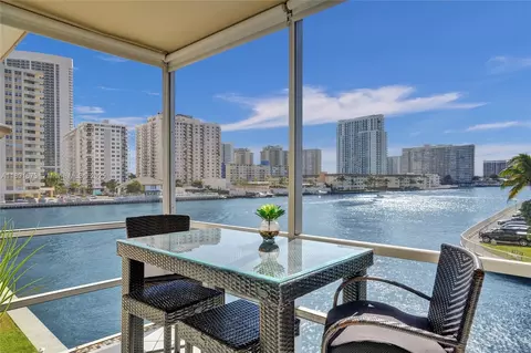 2600 Diana Dr #308, Hallandale Beach, FL 33009