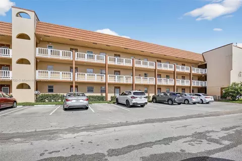 9041 Sunrise Lakes Blvd #107, Sunrise, FL 33322