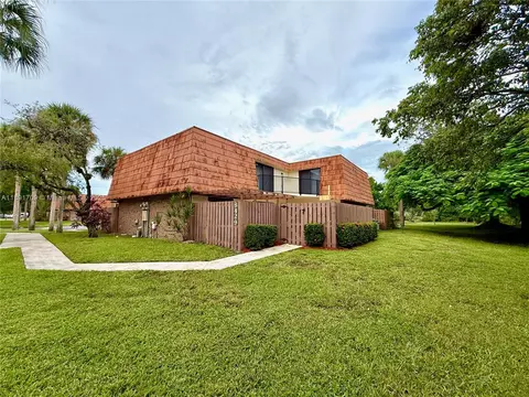 8429 N Coral Cir, North Lauderdale, FL 33068