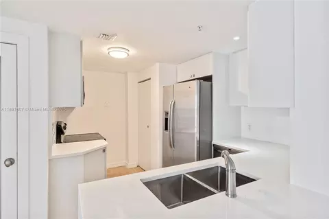 Kitchen - 701 Brickell Key Blvd #1411, Miami, FL 33131 photo 1 of 2