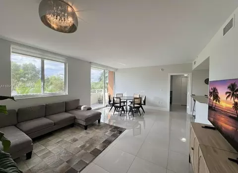 2775 NE 187th St #318, Aventura, FL 33180