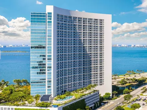 601 NE 36th St #2206, Miami, FL 33137