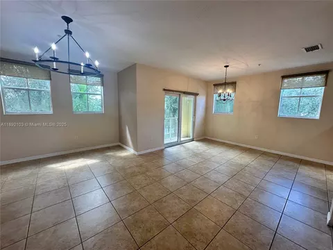 10800 NW 88th Ter #218, Doral, FL 33178