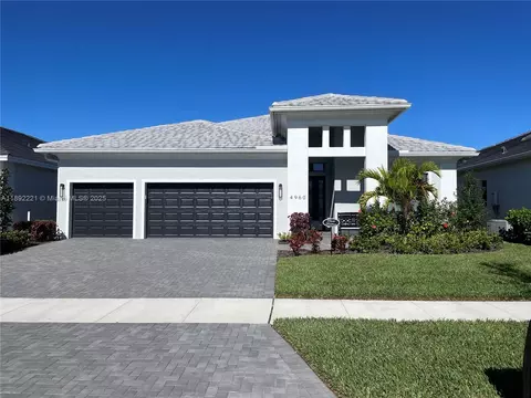 4960 Surfside Cir, Bradenton, FL 34211