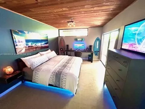 Bedroom - 6437 Lemon Tree Ln, Miami Lakes, FL 33014 photo 3 of 3
