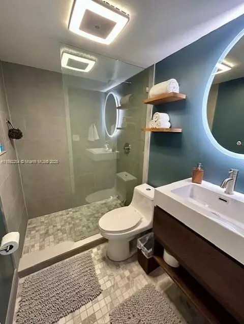 Bath - 6437 Lemon Tree Ln, Miami Lakes, FL 33014 photo 2 of 2