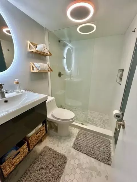Bath - 6437 Lemon Tree Ln, Miami Lakes, FL 33014 photo 1 of 2