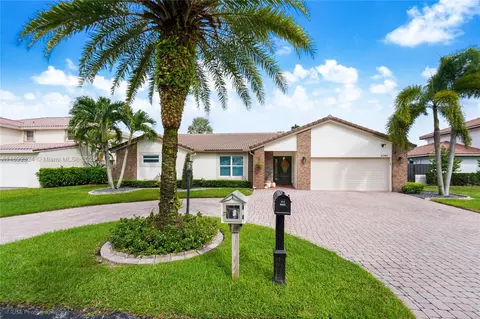 5340 Lancelot Ln, Davie, FL 33331