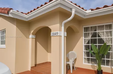 2849 W 71st St, Hialeah, FL 33018