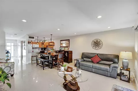 1831 W 72nd Pl, Hialeah, FL 33014 photo 6