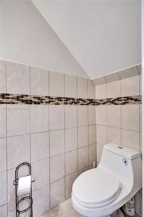 1831 W 72nd Pl, Hialeah, FL 33014 photo 15