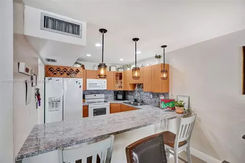 1831 W 72nd Pl, Hialeah, FL 33014 photo 10