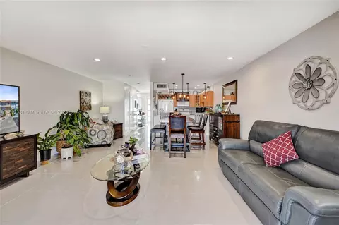 1831 W 72nd Pl, Hialeah, FL 33014 photo 7