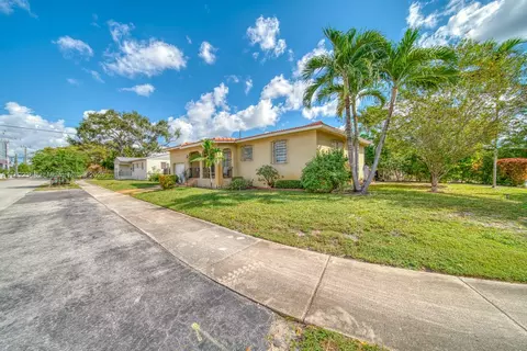 511 NW 39th Ave, Miami, FL 33126
